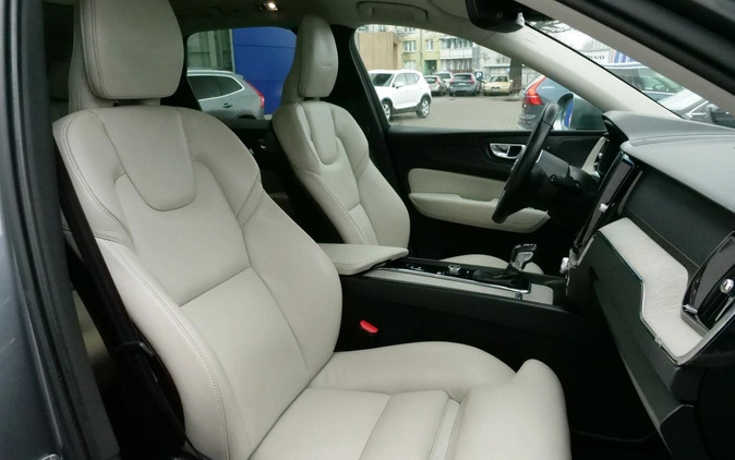 Volvo XC 60 cena 129900 przebieg: 161200, rok produkcji 2019 z Rzgów małe 596